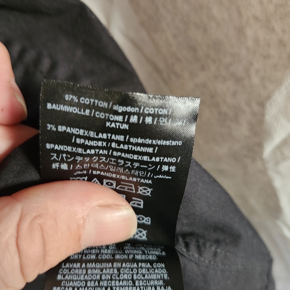 EUC Guess Button Down Blouse - Picture 4 of 6